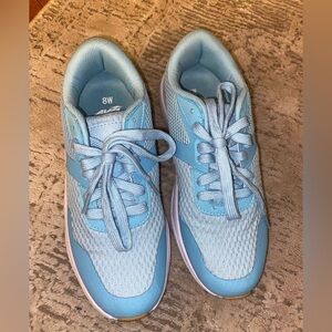Women’s Size 8, blue, Avia Running Shoes